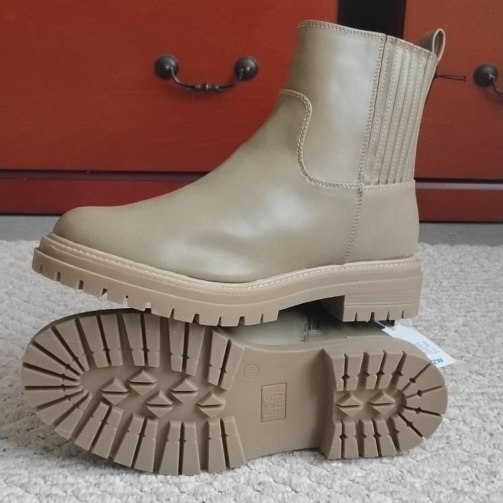 NWT Women 12W Combat Boot Moto Shoe City Walking Slouch Side Zipper Slip-in Boho